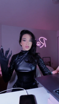 raespectfully Tiktok Montreal Muslim streamer + nip slips