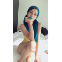 [Fay] Yellow Top & Green Lips