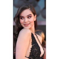 Hailee Steinfeld Fire Pics Pt. 5
