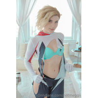 Meggii - Torn Gwen