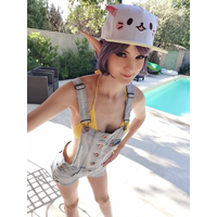 Shaeunderscore - Pool Elf Selfies