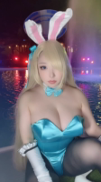 プールサイドバニー